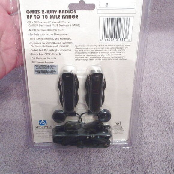 Audiovox 2 Way Radios GMRS9010-2 Hand Free 10 Miles Flashlight + Extras New - Picture 9 of 13